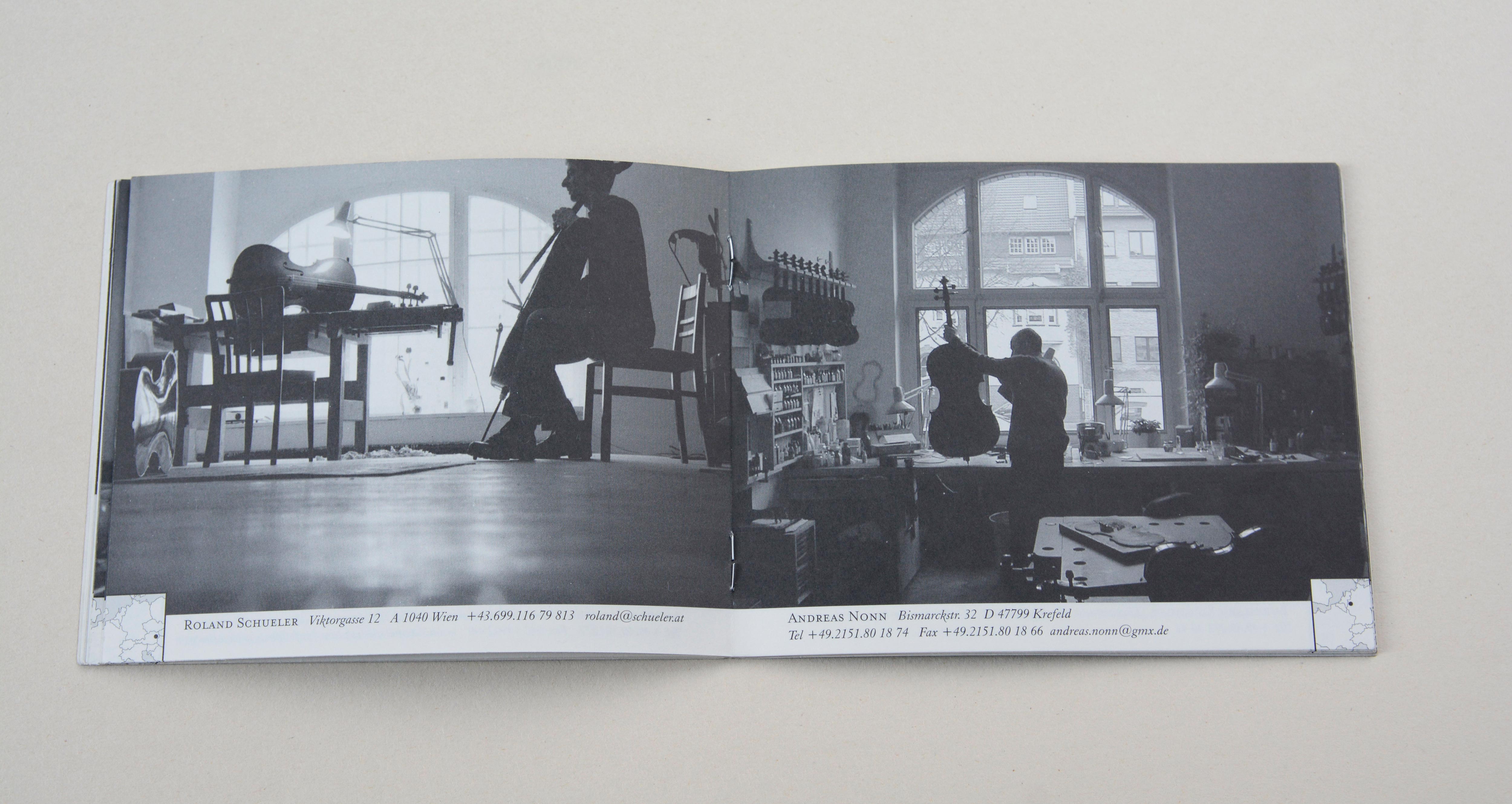 Double page. On each page full-page b/w photos. Thumbnail sized map with marking point at bottom corner. Line of small text in white space underneath. Left: Man sitting in a workshop. He plays a chello. Right: Man standing in a workshop in front of workbench. He holds chello in his hand.