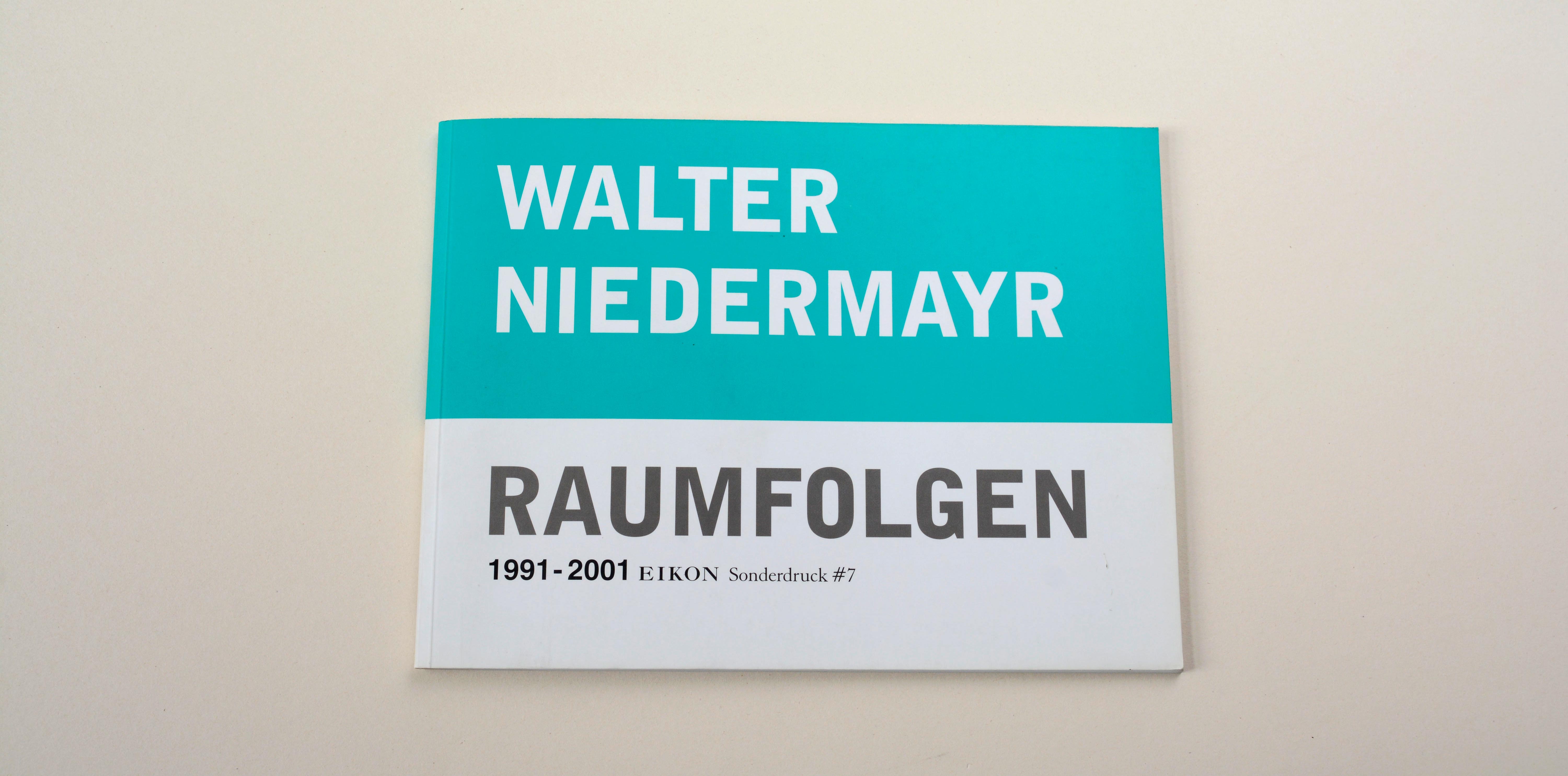 Cover book. Upper half: Name in large font on turquoise backround. Lower half: Title in large font on white background.